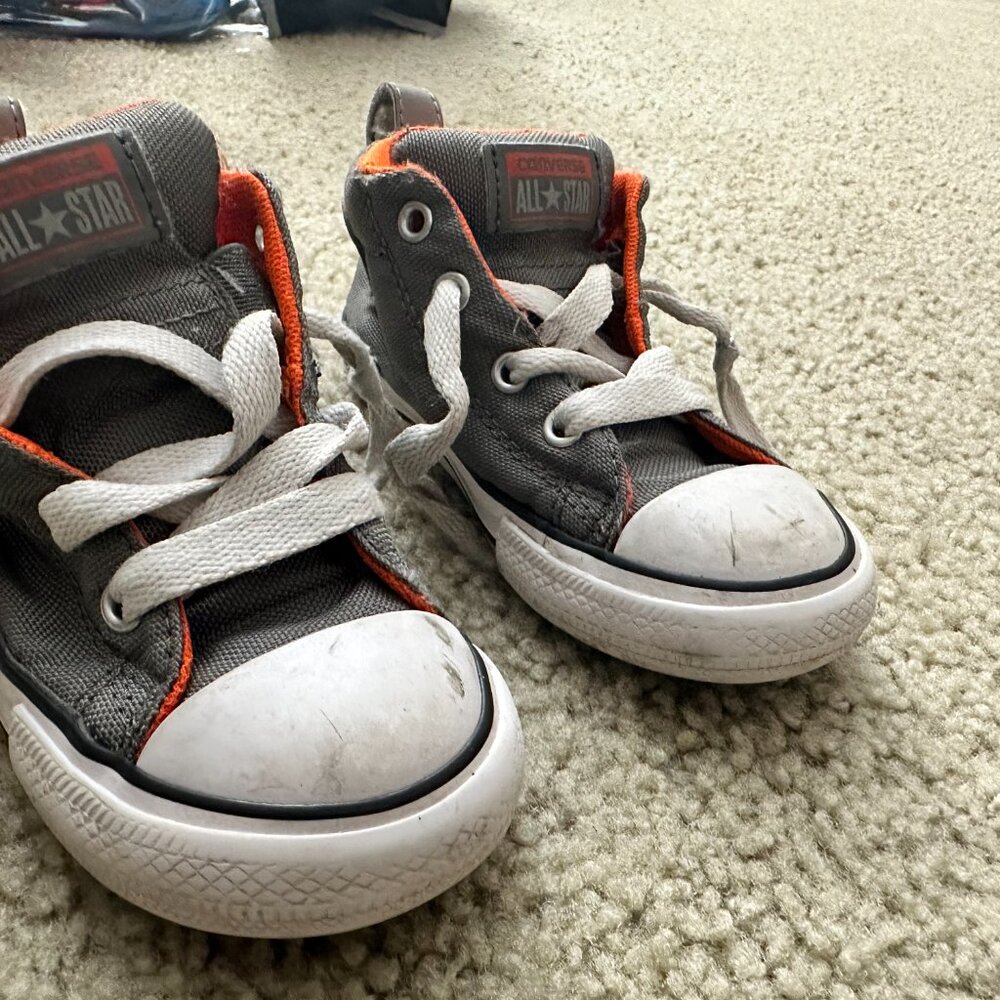 Converse toddler shoes size 7 and 8 bundle